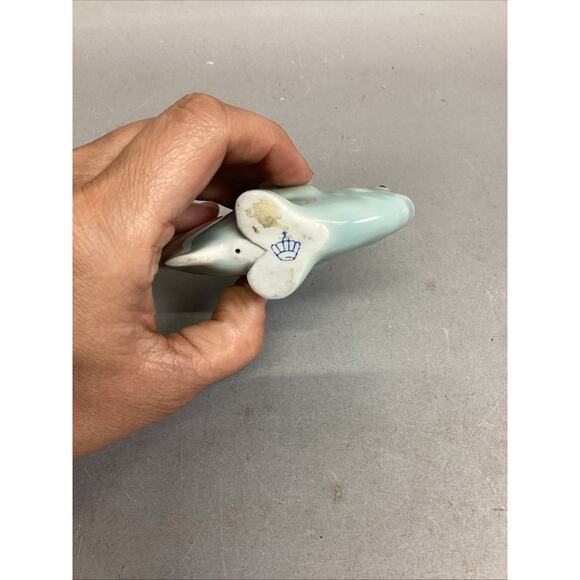 Vintage Porcelain Blue Fish Figurine - 4.25x1.5x3.25” - Picture 10 of 12